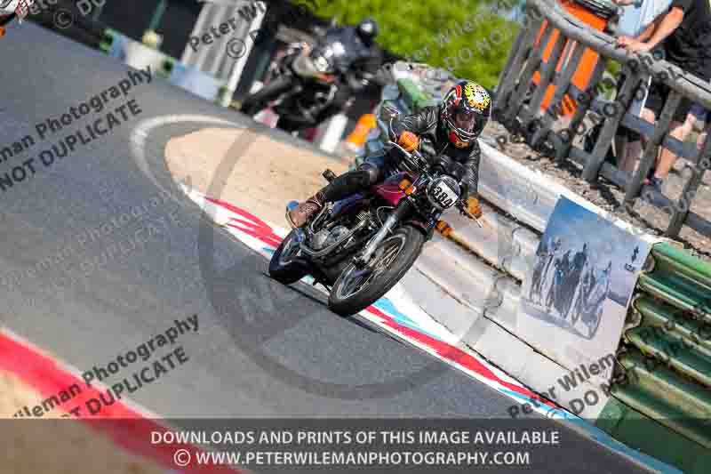 Vintage motorcycle club;eventdigitalimages;mallory park;mallory park trackday photographs;no limits trackdays;peter wileman photography;trackday digital images;trackday photos;vmcc festival 1000 bikes photographs